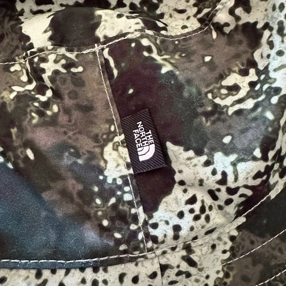 The North Face  Class V Reversible Bucket Hat‎ Kids Size Small Camo